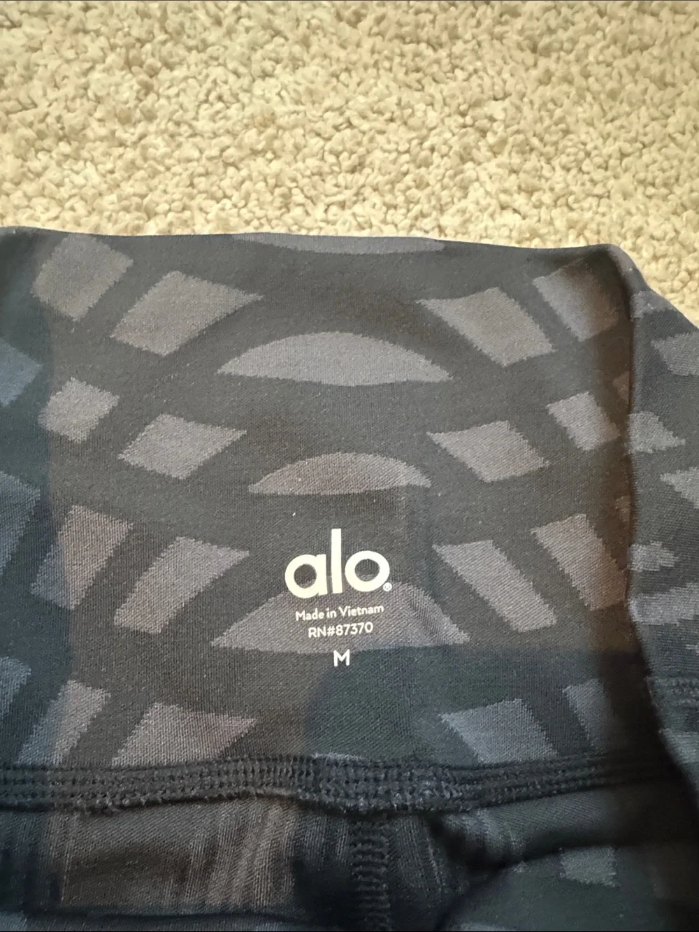 ALO Yoga High-Waist Black Patterned leggings